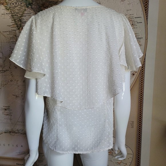 Vince Camuto off white boho ruffle blouse flowy cap sleeves fairy tufted dots 6 - Picture 2 of 11